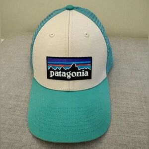Patagonia cream and mint green colored SnapBack trucker hat- EUC